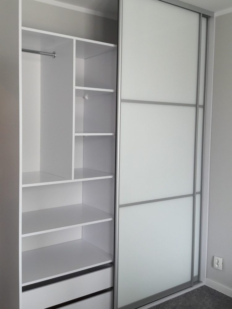 Szafy na wymiar Kraków Szafy na zamówienie Kraków garderoby na wymiar szafy przesuwne Kraków Meble łazienkowe