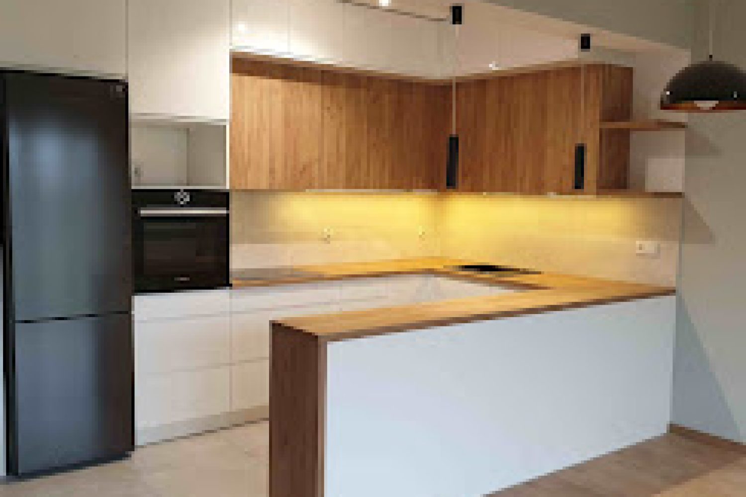 Kuchnia-na-wymiar-Krakow-Nowa-Huta-Fronty-lakierowane-Blat-debowy