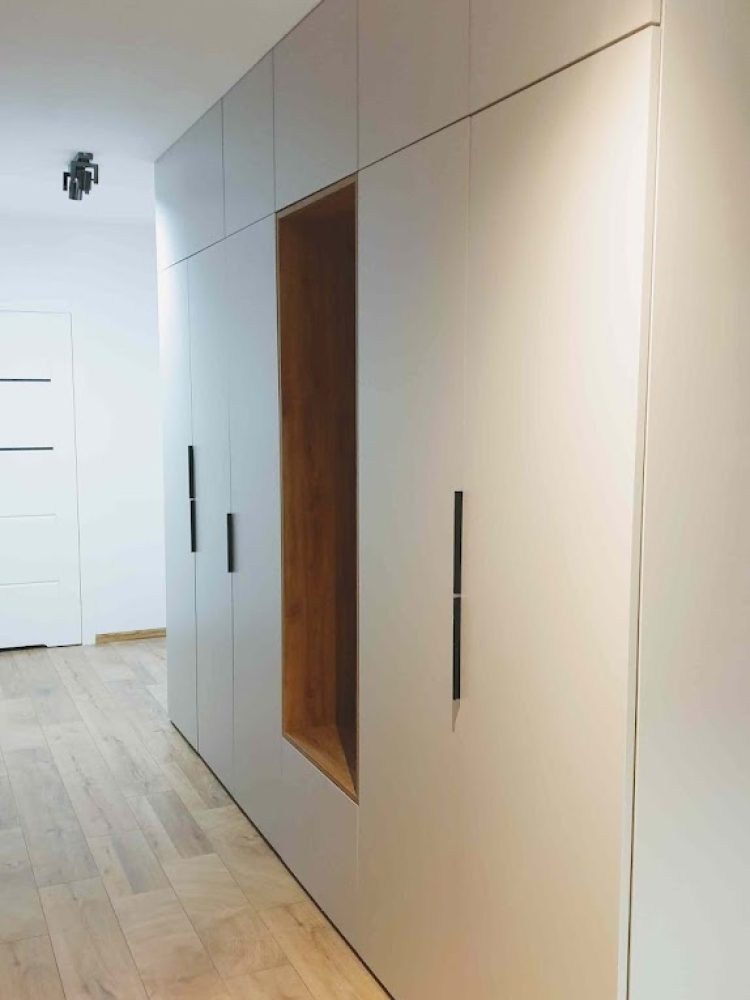 Szafa z wnęką na wieszaki garderoba na wymiar